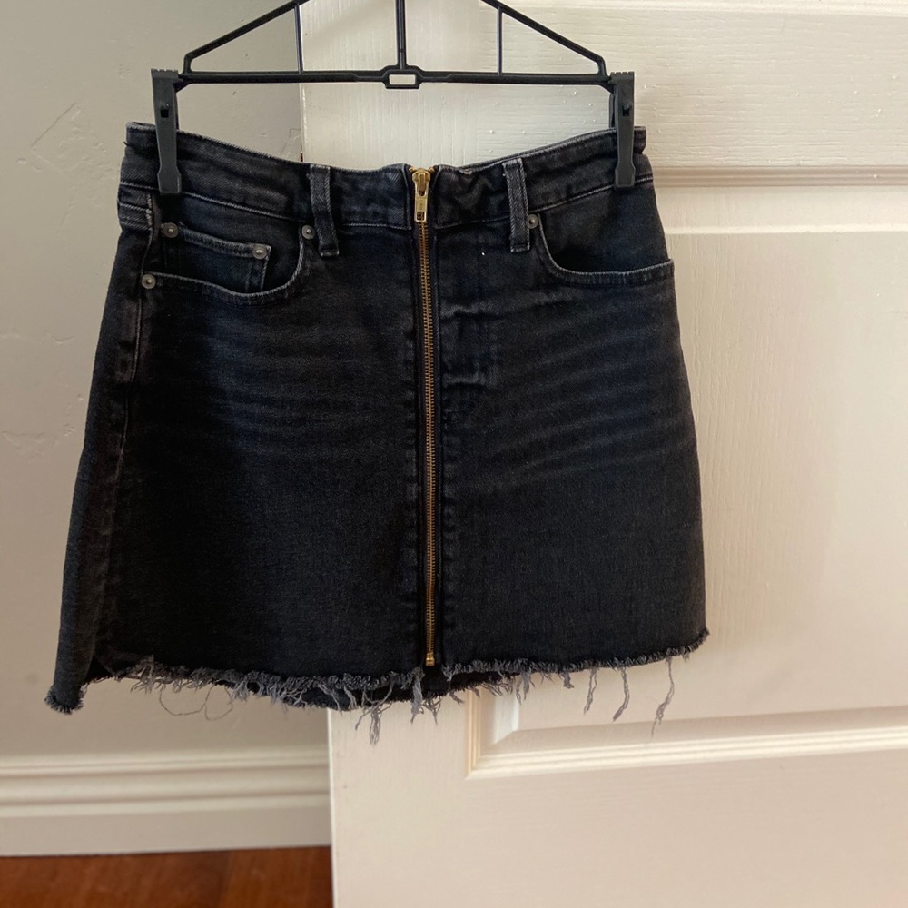 Distressed mini skirt
